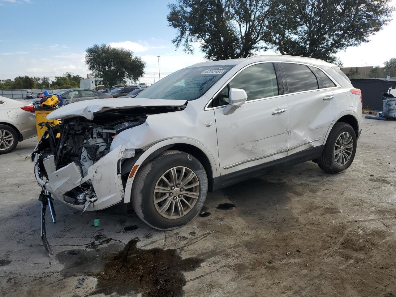2018 Cadillac Xt5 Luxury White vin: 1GYKNCRS8JZ182473
