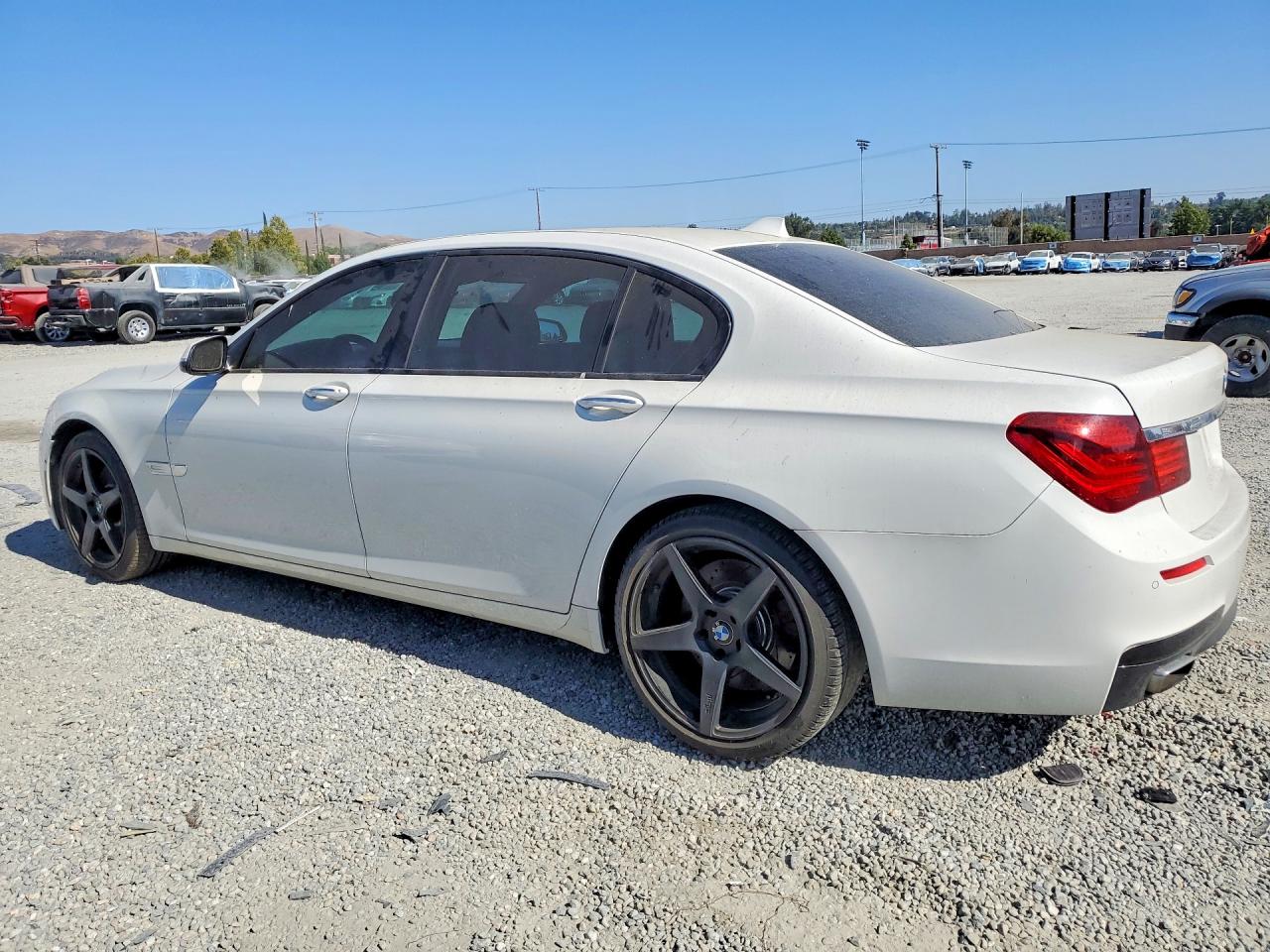 2015 Bmw 750 Li Белый vin: WBAYE8C58FD781620