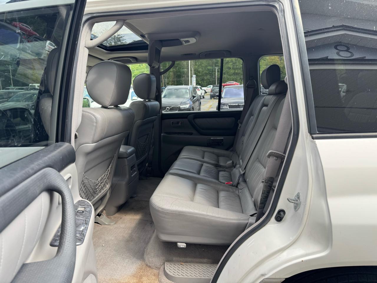 2005 Toyota Land Cruiser White vin: JTEHT05J152076068