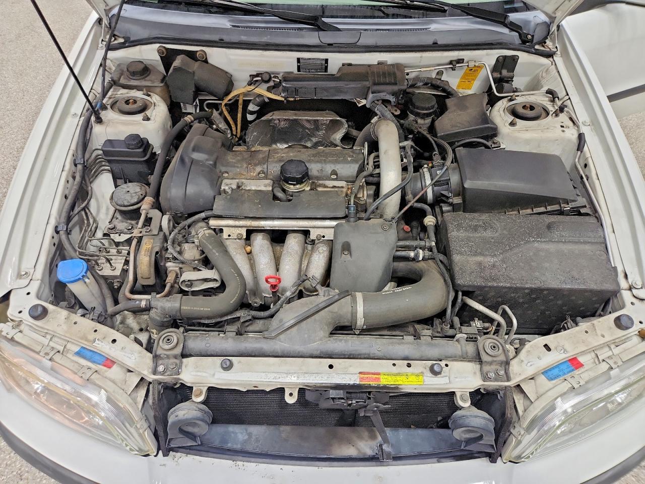 2002 Volvo S40 1.9t White vin: YV1VS29512F829714