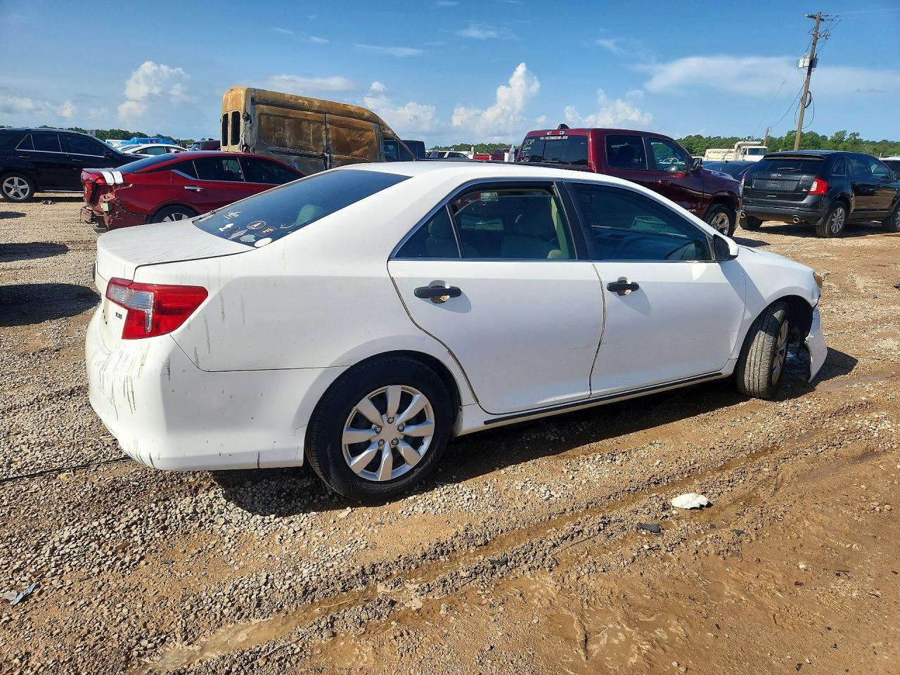 2013 Toyota Camry Le White vin: 4T1BF1FK6DU693964