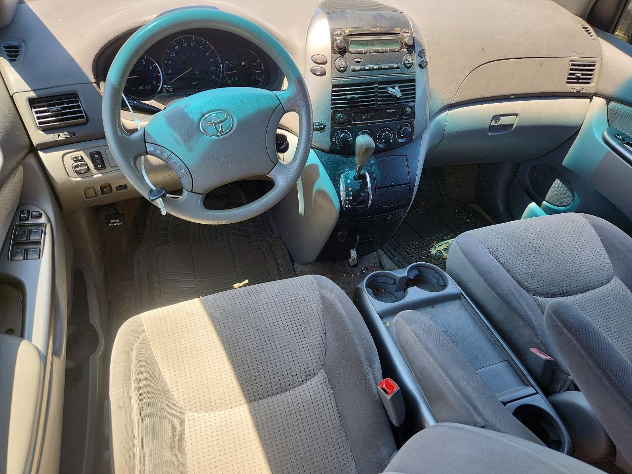 2008 Toyota Sienna Le 7-passenger Gray vin: 5TDZK23C08S211694