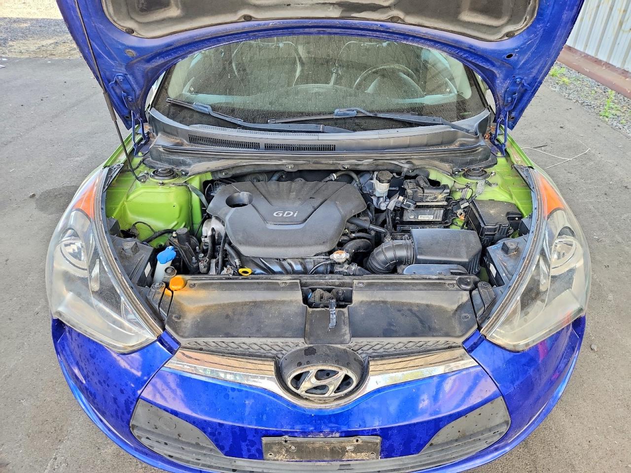 2012 Hyundai Veloster Base Two Tone vin: KMHTC6AD0CU028057