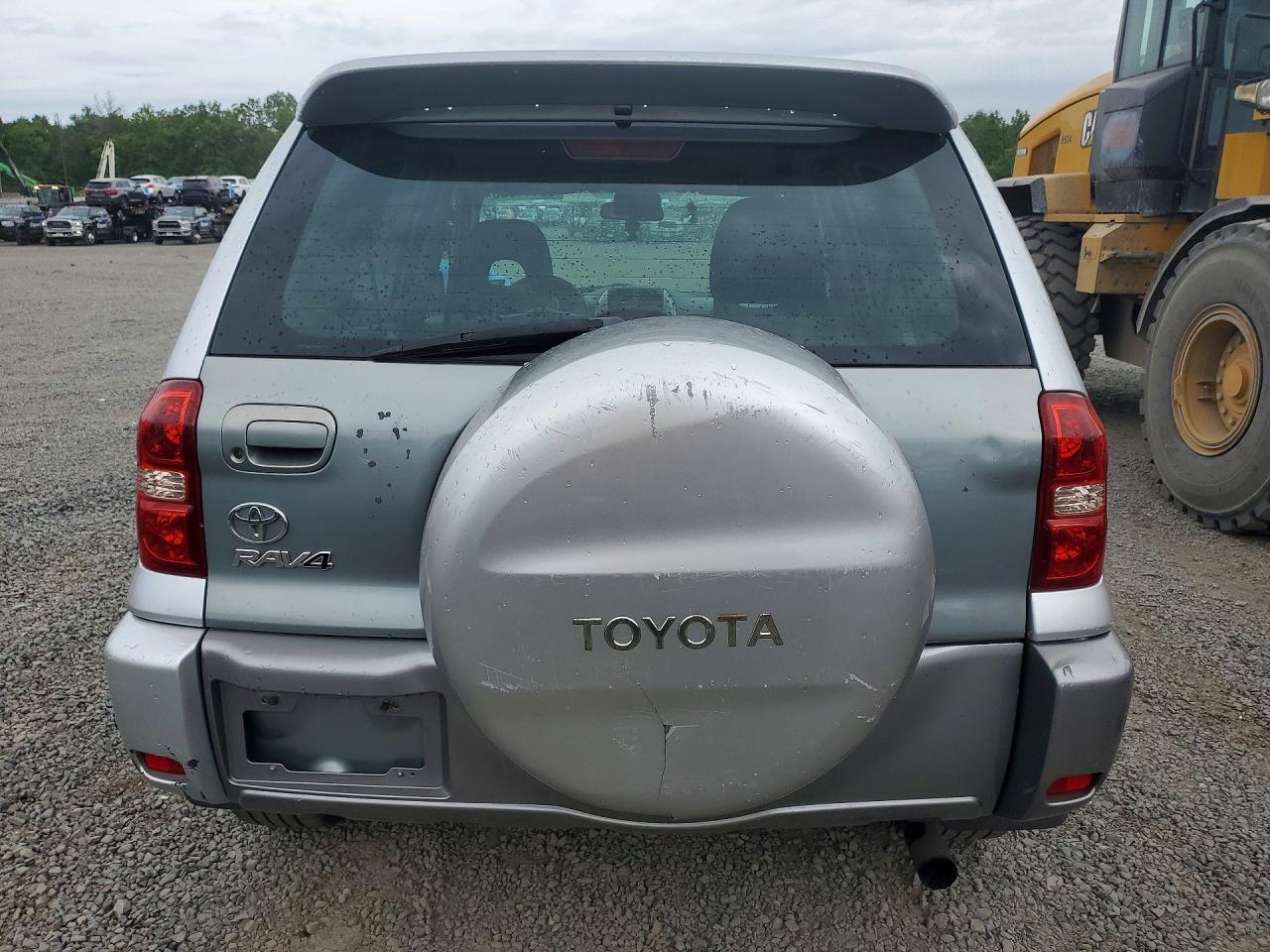 2005 Toyota Rav4 Base Silver vin: JTEHD20V156028954