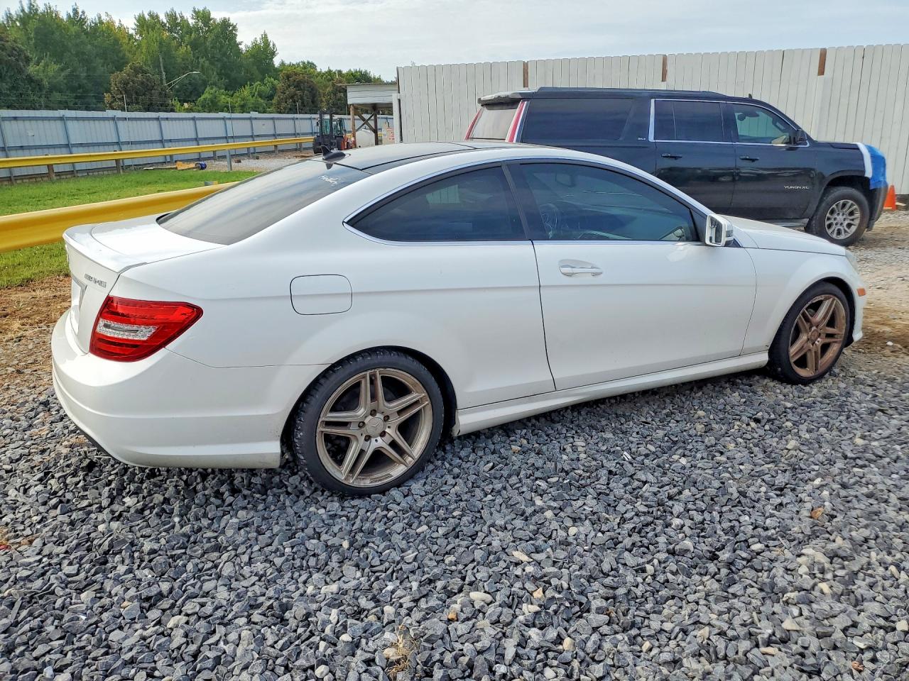 2013 Mercedes-benz C 250 White vin: WDDGJ4HB3DF956395