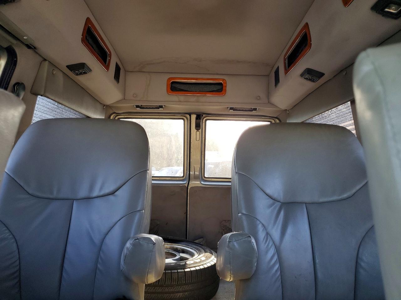 2003 Chevrolet Astro Gold vin: 1GBDM19X23B126790