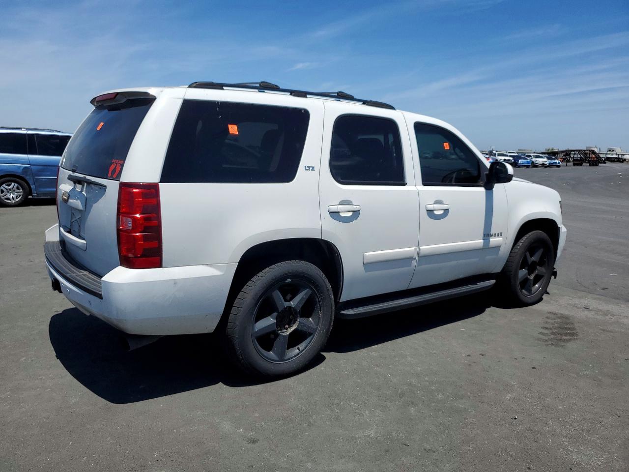 2007 Chevrolet Tahoe K1500 White vin: 1GNFK13087J105435