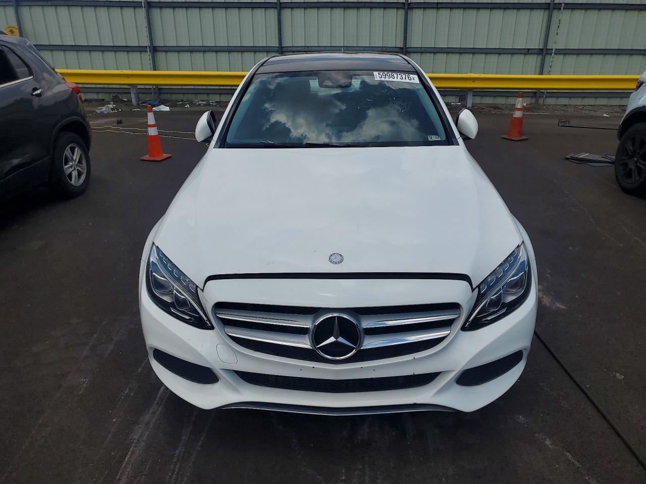 2015 Mercedes-benz C 300 4matic White vin: 55SWF4KB5FU003743