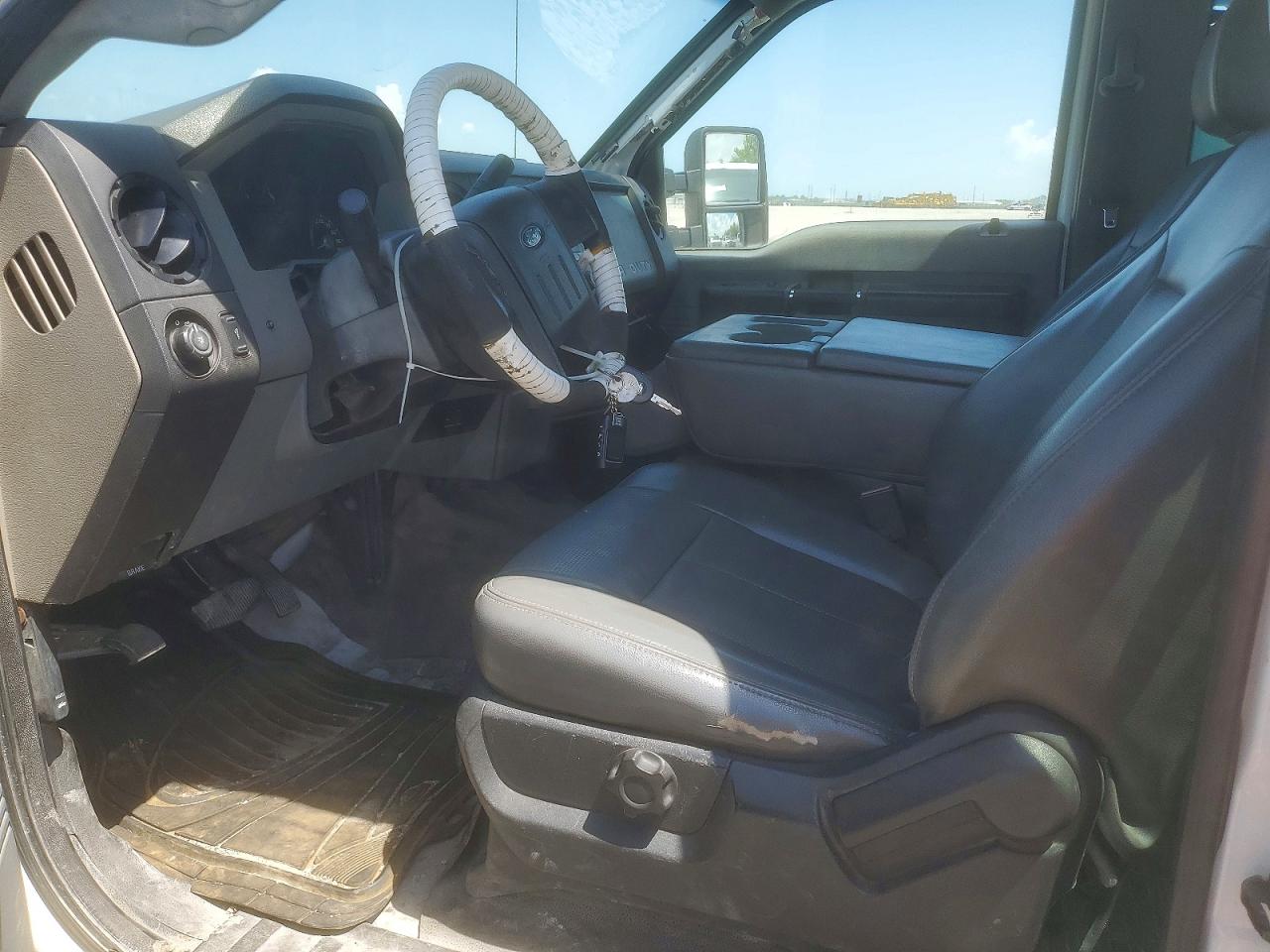 2014 Ford F250 Super Duty White vin: 1FT7X2A68EEA20919