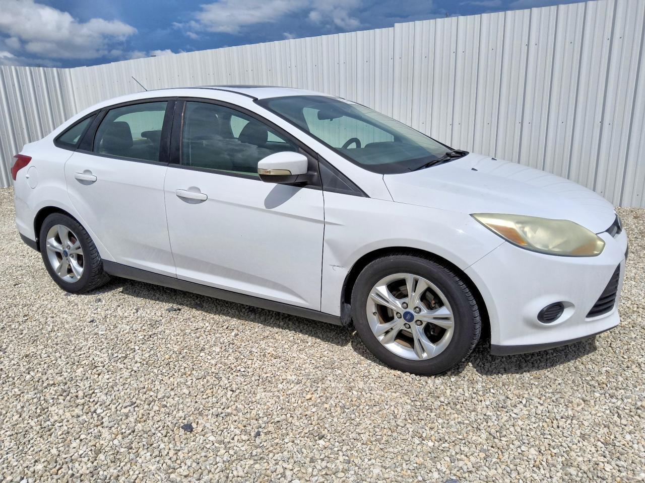 2014 Ford Focus Se White vin: 1FADP3F22EL345890