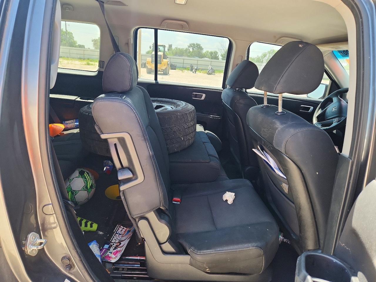 2011 Honda Pilot Lx Gray vin: 5FNYF3H21BB025065