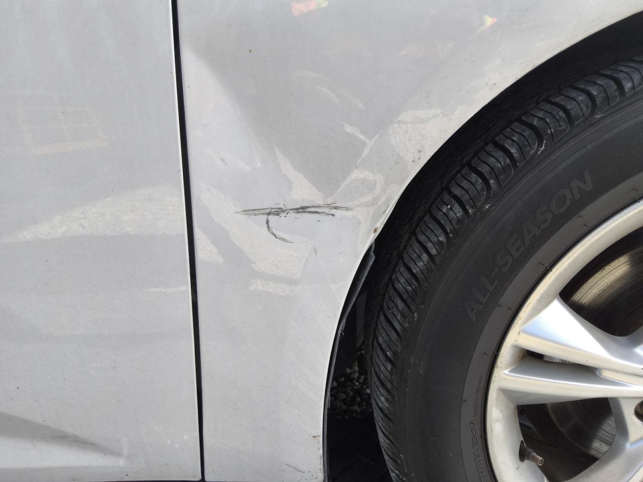 2014 Ford Focus Se White vin: 1FADP3F22EL345890 Damage: Right Front Fender, Dent(S) W/ Paint Dmg, 3 To 4 Inches