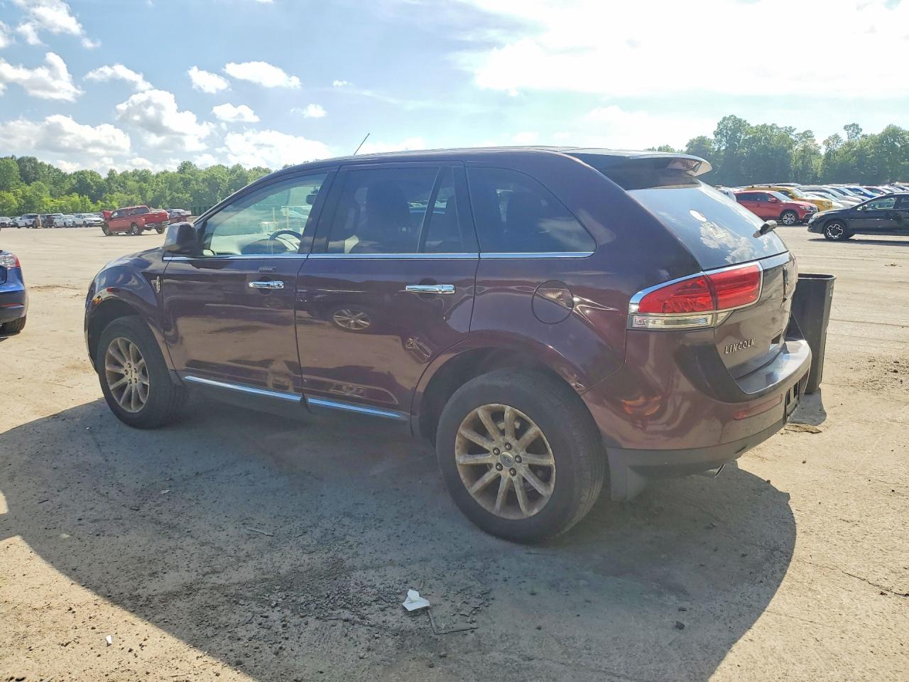2011 Lincoln Mkx Burgundy vin: 2LMDJ8JKXBBJ13484