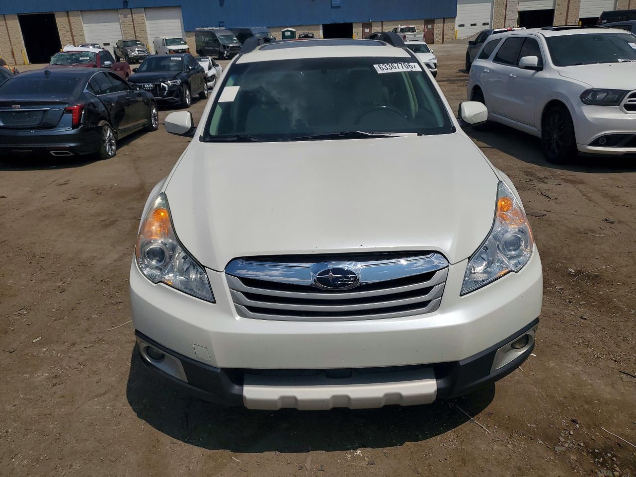 2012 Subaru Outback 2.5i Limited White vin: 4S4BRCKC5C3285977