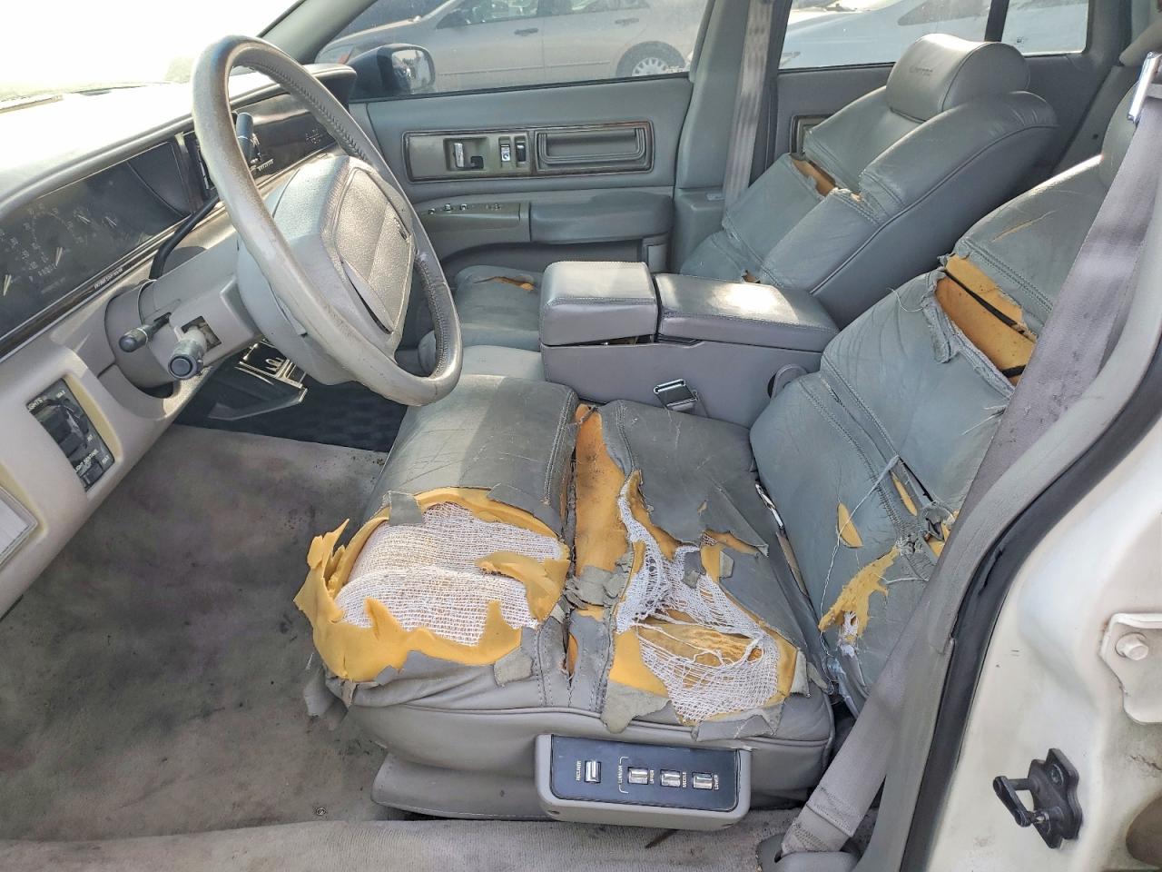 1992 Buick Roadmaster Limited White vin: 1G4BT5377NR458560