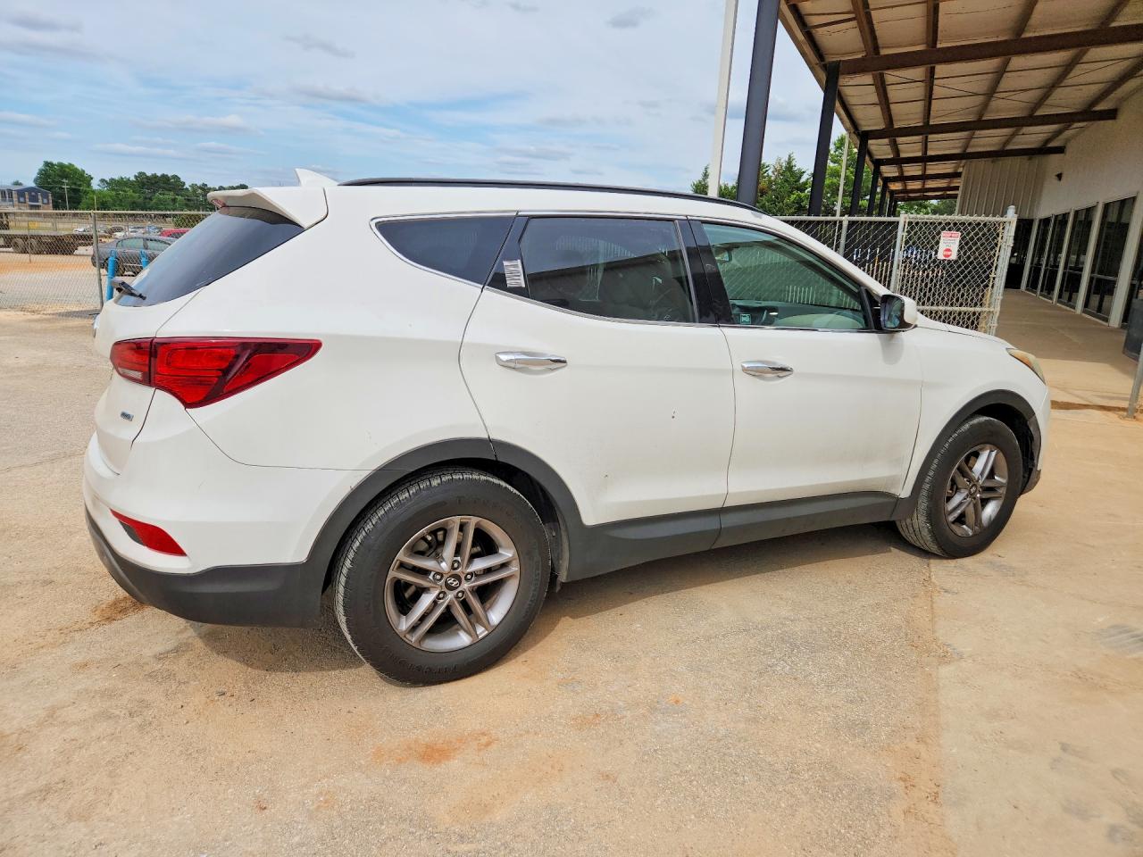 2017 Hyundai Santa Fe Sport 2.4l White vin: 5NMZUDLB9HH033493