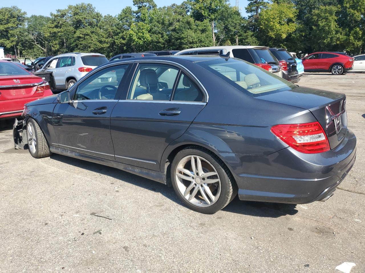 2013 Mercedes-benz C 250 Gray vin: WDDGF4HB5DR262209