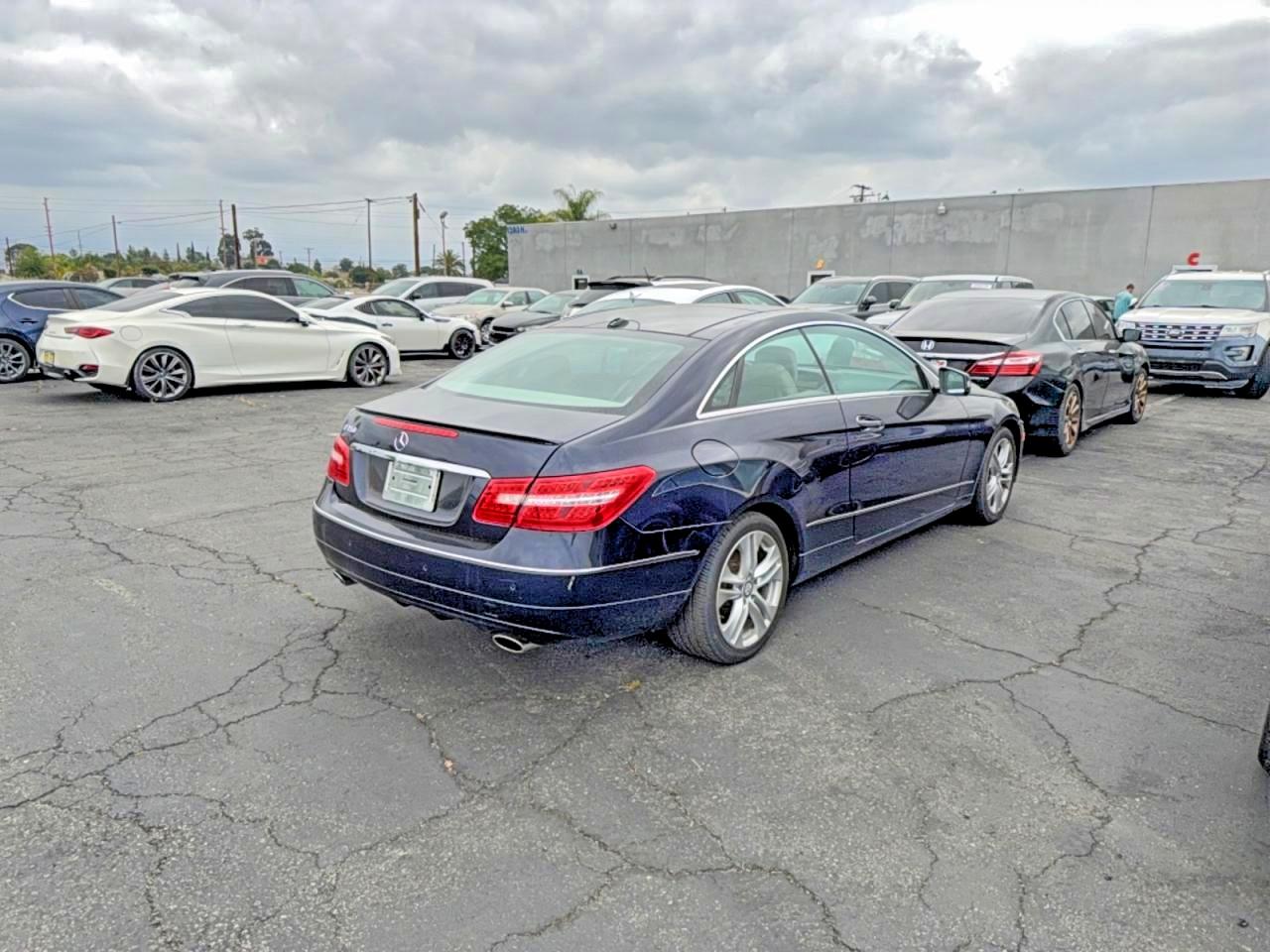 2011 Mercedes-benz E 350 Синий vin: WDDKJ5GB1BF093708