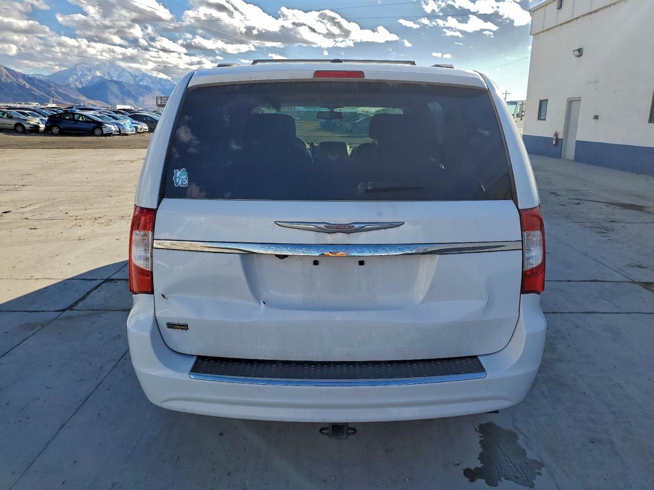 2015 Chrysler Town & Country Touring White vin: 2C4RC1BG6FR716186