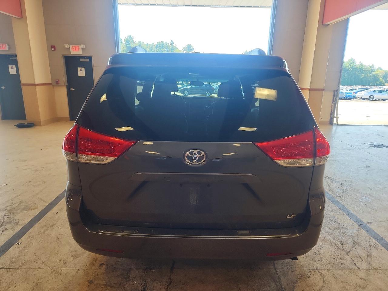 2011 Toyota Sienna Le Gray vin: 5TDKK3DCXBS101927