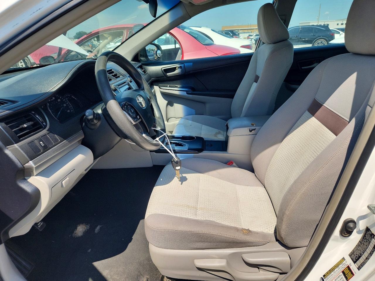 2012 Toyota Camry Le White vin: 4T1BF1FK2CU530971