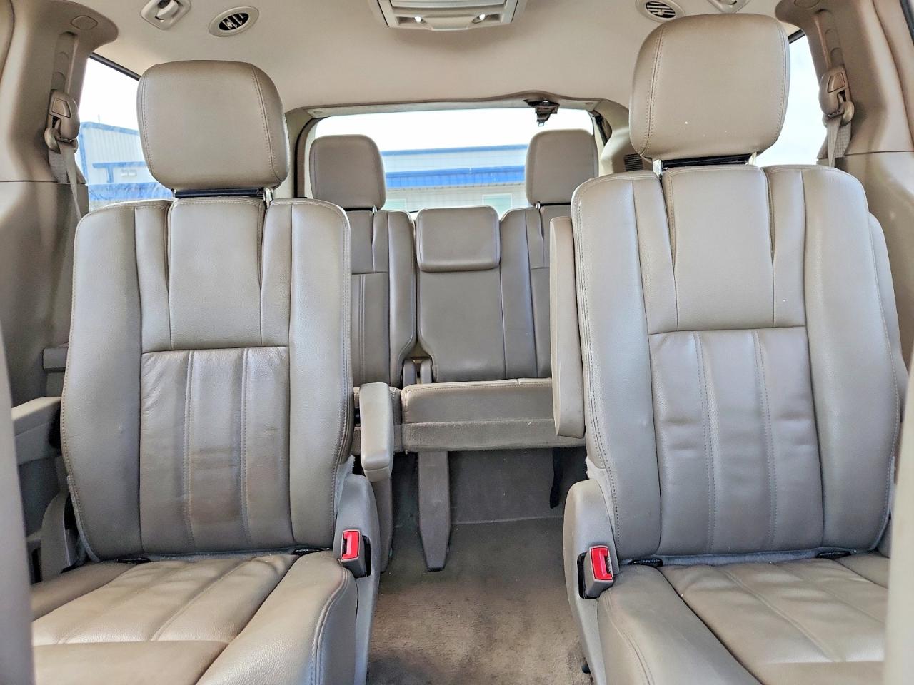 2013 Chrysler Town & Country Touring Tan vin: 2C4RC1BG3DR695259