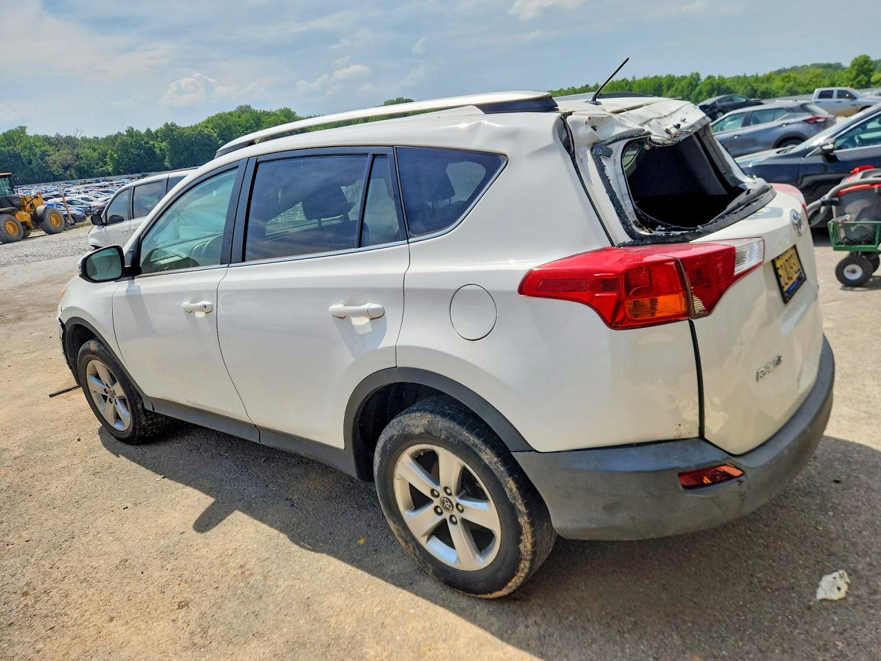2015 Toyota Rav4 Xle White vin: 2T3WFREVXFW233650