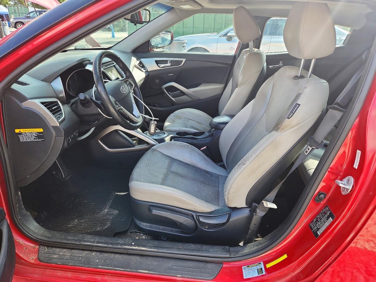2013 Hyundai Veloster Base Red vin: KMHTC6AD4DU140040