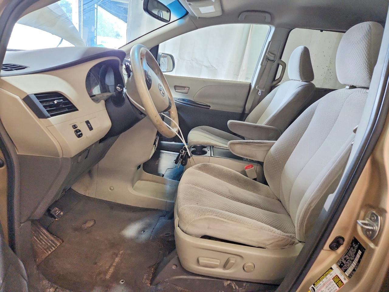 2011 Toyota Sienna Le Beige vin: 5TDJK3DCXBS003573