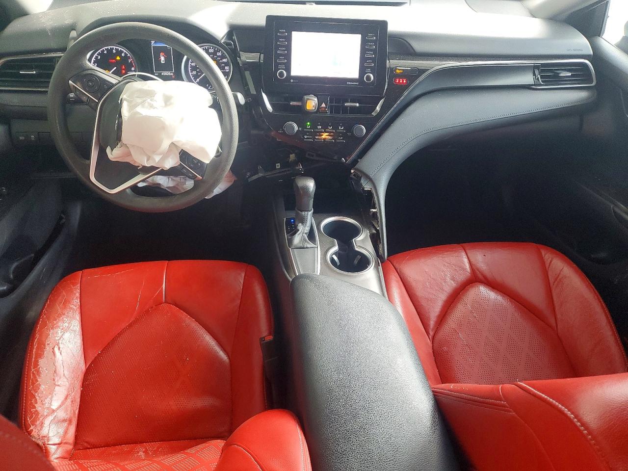 2021 Toyota Camry Le White vin: 4T1C11AK3MU514693