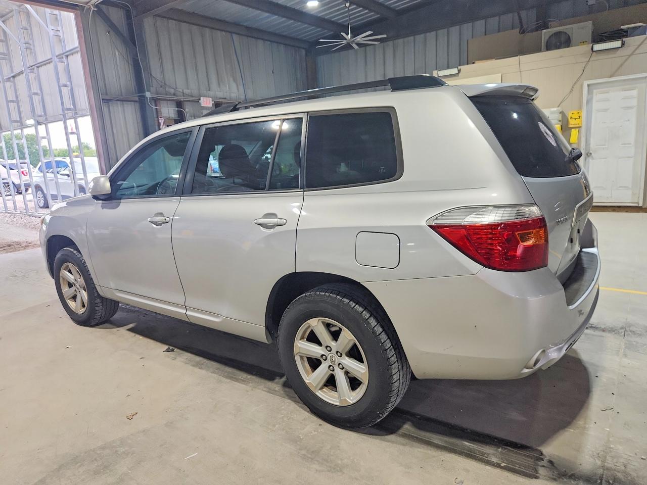 2009 Toyota Highlander Base Серебряный vin: JTEDA41A892002220