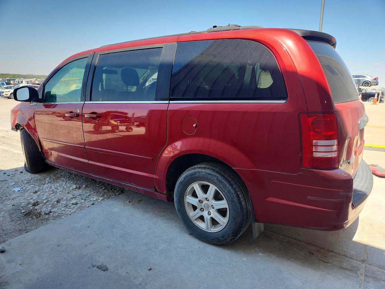 2008 Chrysler Town & Country Touring Red vin: 2A8HR54P68R658770