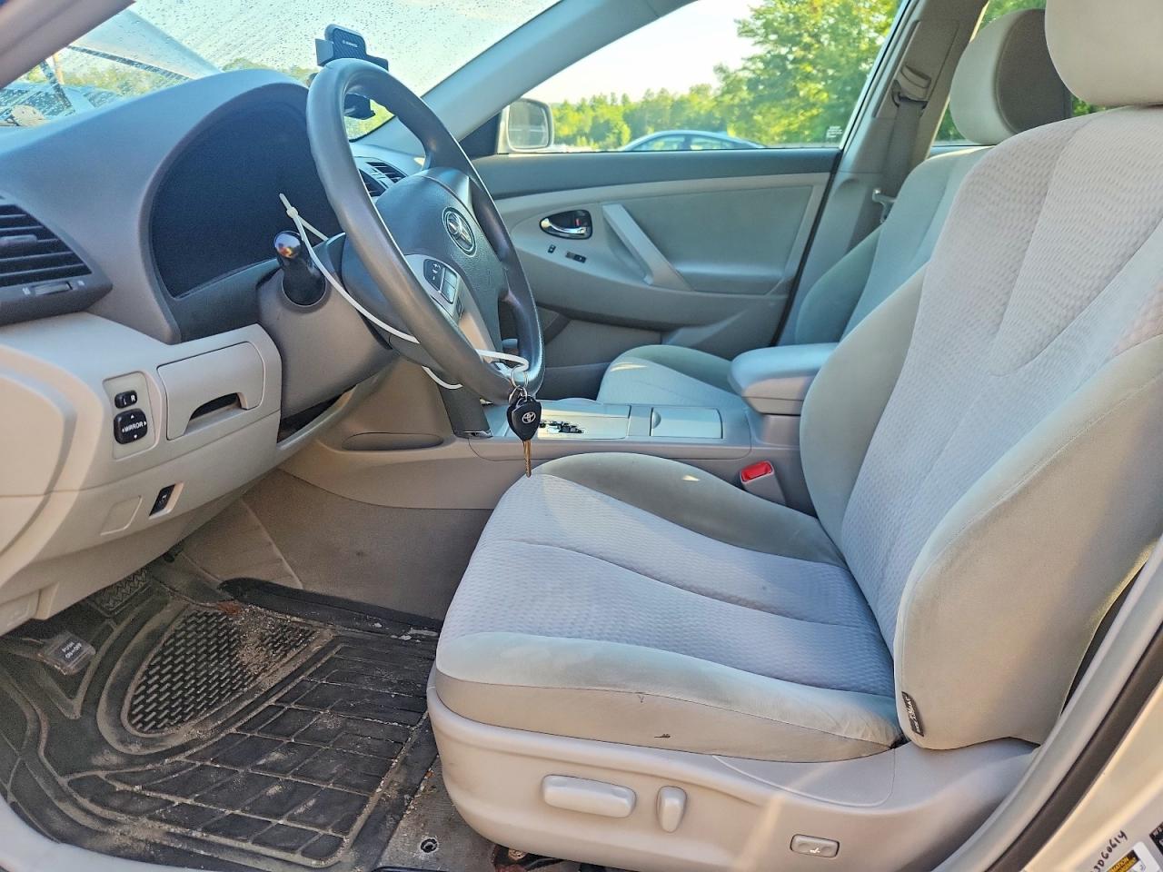 2011 Toyota Camry Le Silver vin: 4T4BF3EKXBR100543