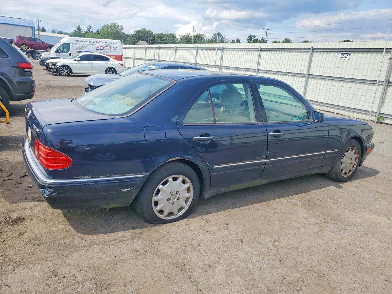 1998 Mercedes-benz E 300td Blue vin: WDBJF25F3WA581880