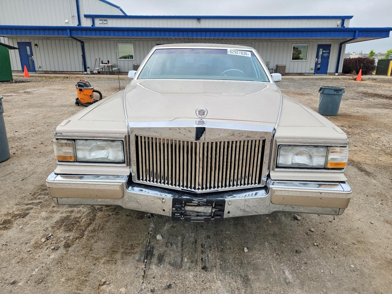 1991 Cadillac Brougham Tan vin: 1G6DW54E0MR713116