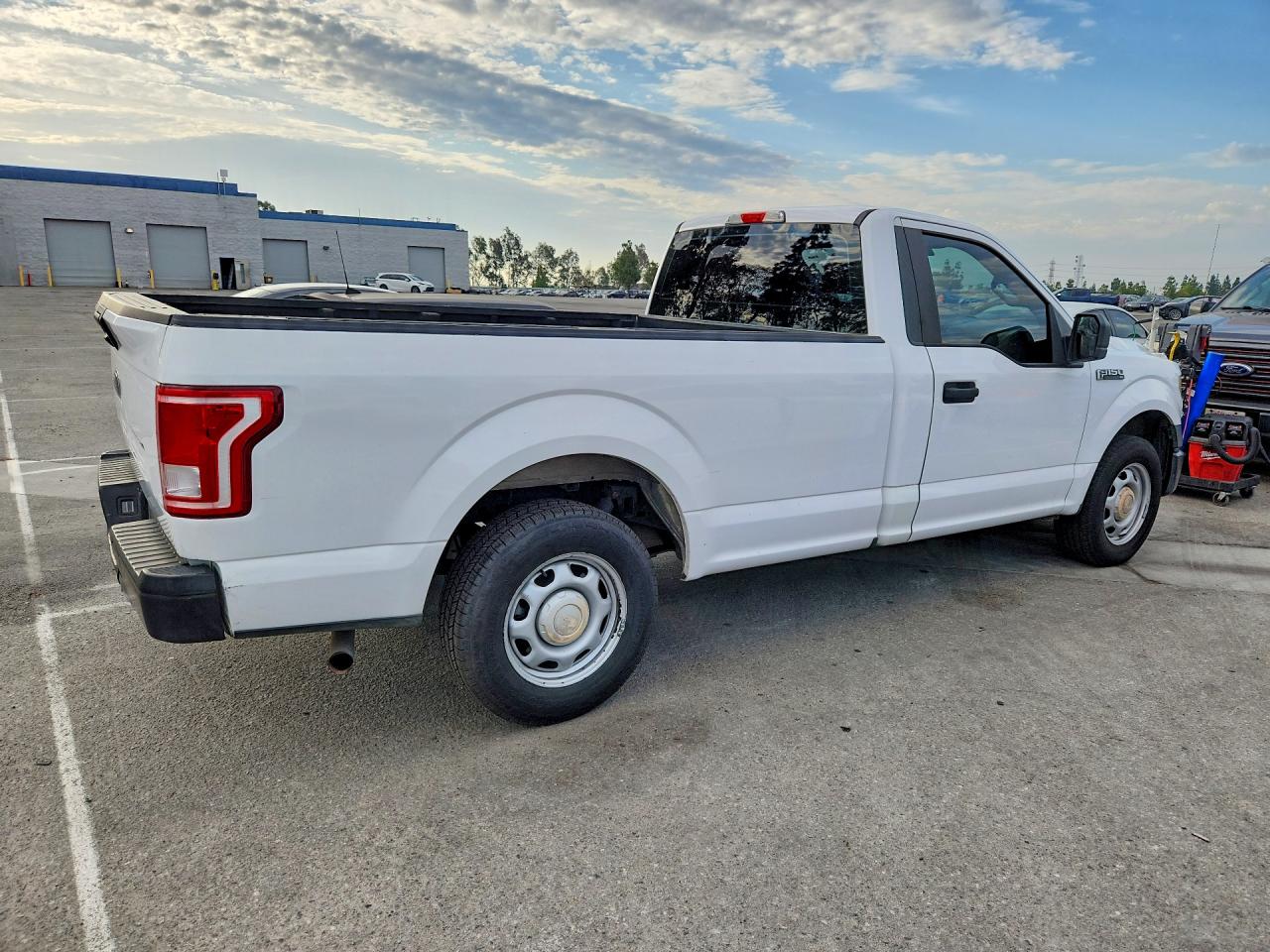 2015 Ford F150 White vin: 1FTMF1C88FKE52461