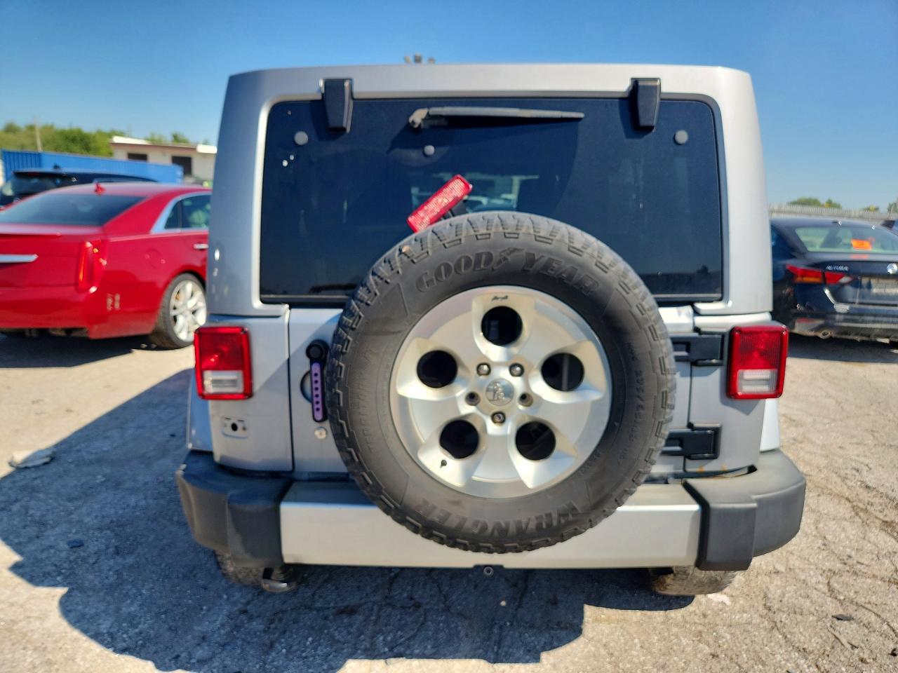 2015 Jeep Wrangler Unlimited Sahara Silver vin: 1C4HJWEG6FL622926
