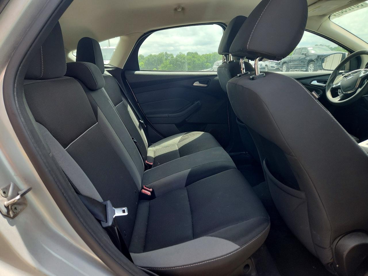 2013 Ford Focus Se Silver vin: 1FADP3K27DL264002