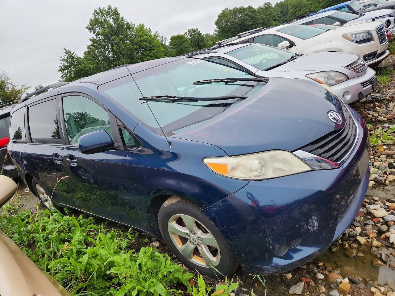 2012 Toyota Sienna Le Blue vin: 5TDKK3DC8CS249835