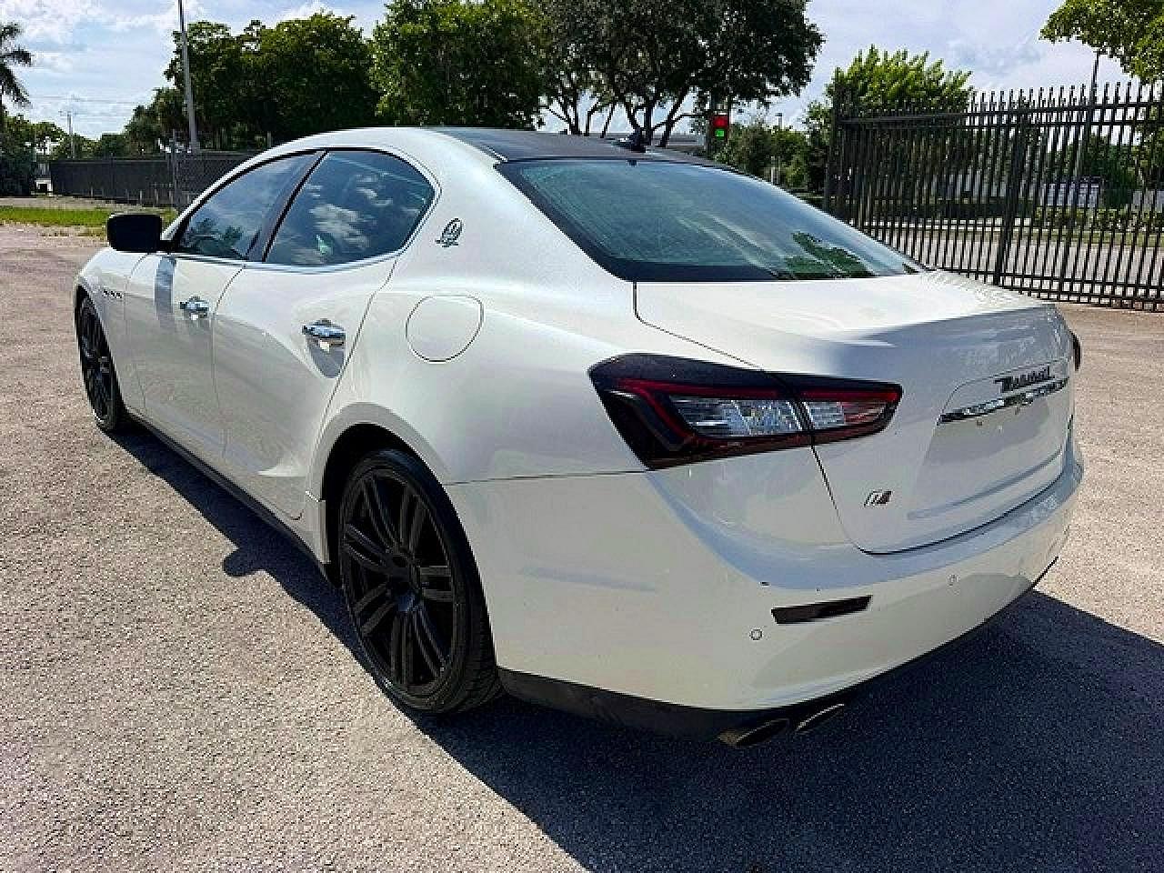 2014 Maserati Ghibli S White vin: ZAM57RTA9E1086058