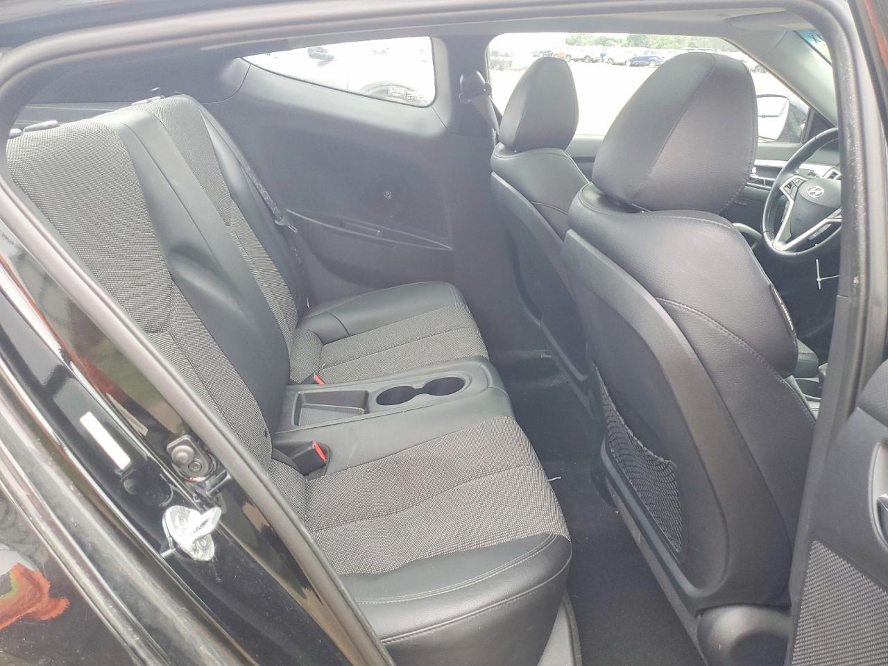 2013 Hyundai Veloster Base Black vin: KMHTC6AD6DU093397
