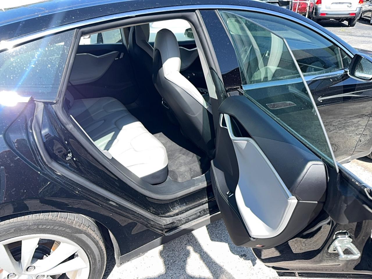 2014 Tesla Model S Black vin: 5YJSA1H1XEFP66125