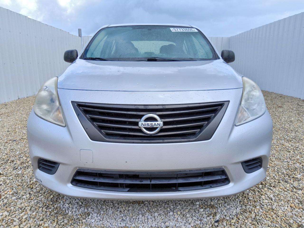 2012 Nissan Versa 1.6 S Silver vin: 3N1CN7AP6CL938047