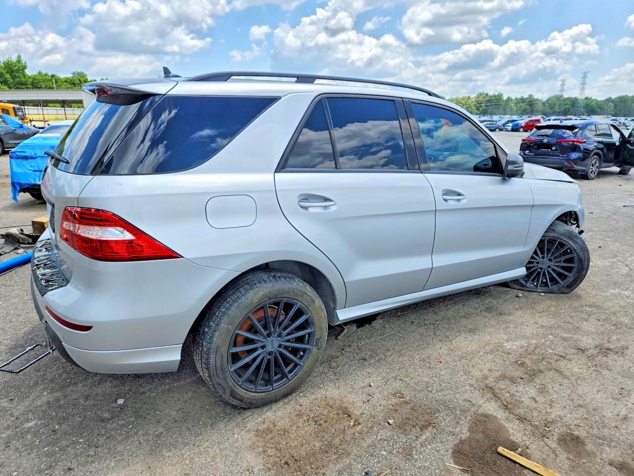 2015 Mercedes-benz Ml 400 4matic Silver vin: 4JGDA5GB7FA584219