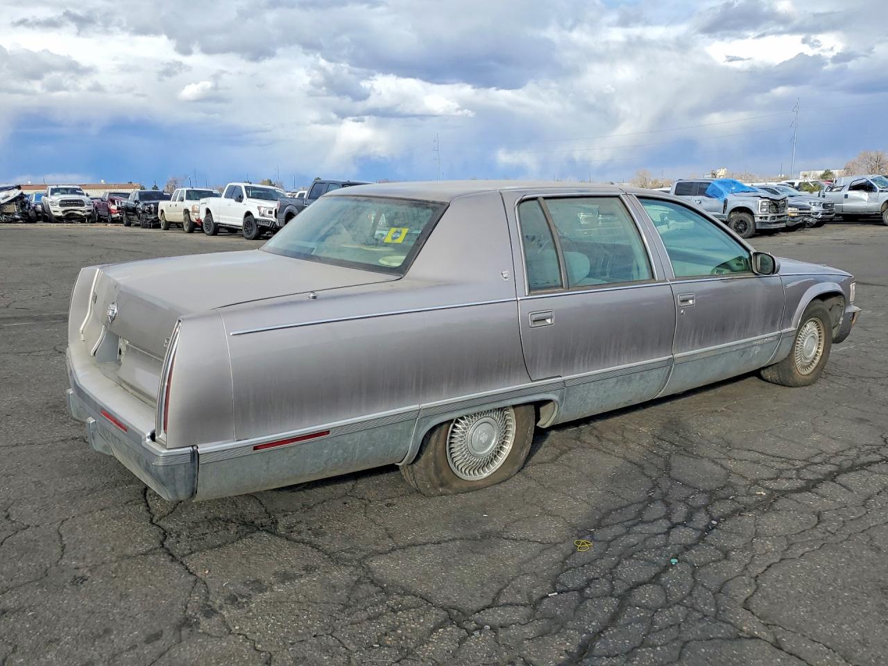 1995 Cadillac Fleetwood Base Silver vin: 1G6DW52P3SR714391