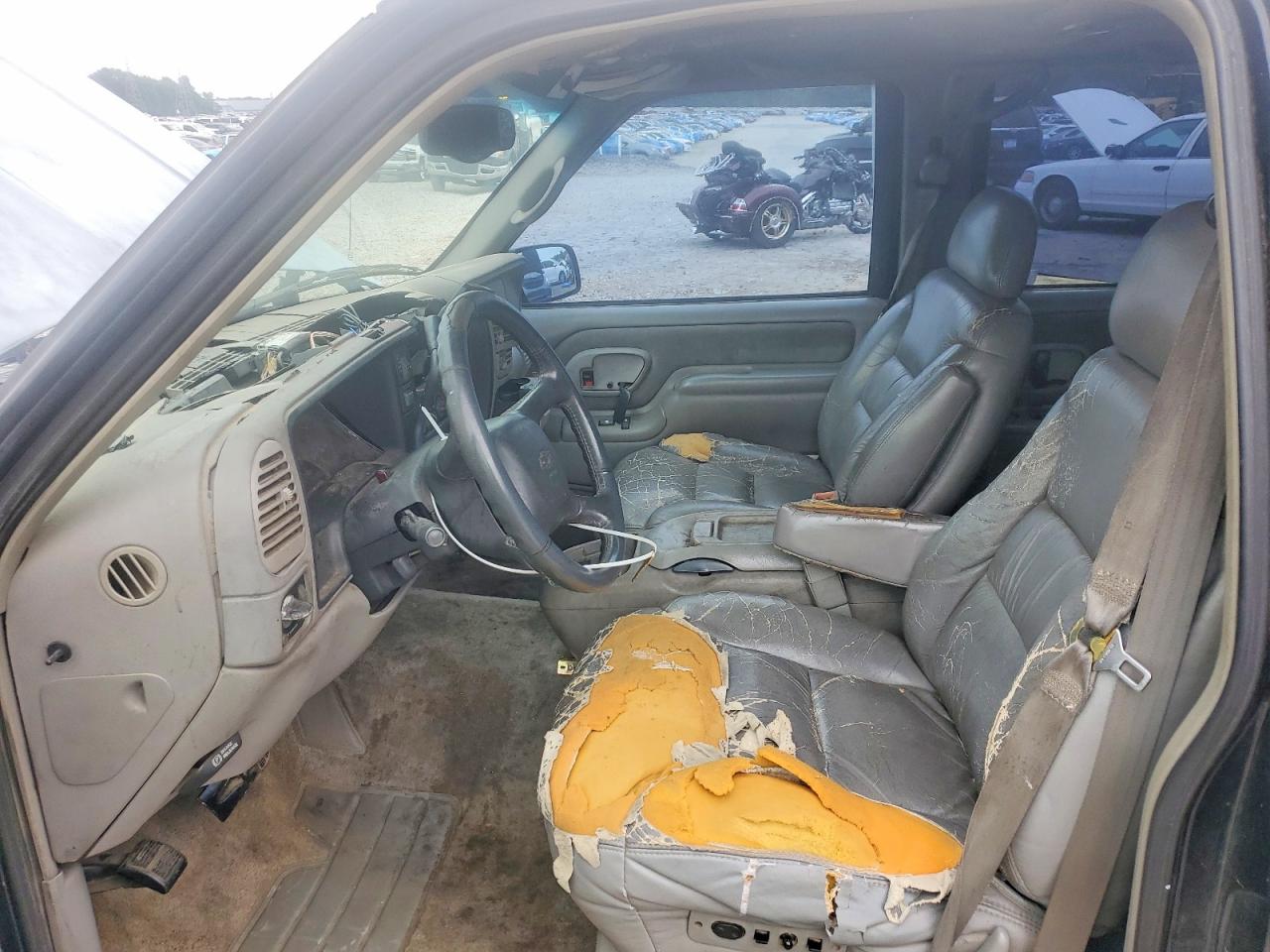 1998 Chevrolet Tahoe C1500 Черный vin: 1GNEC13R5WJ358119