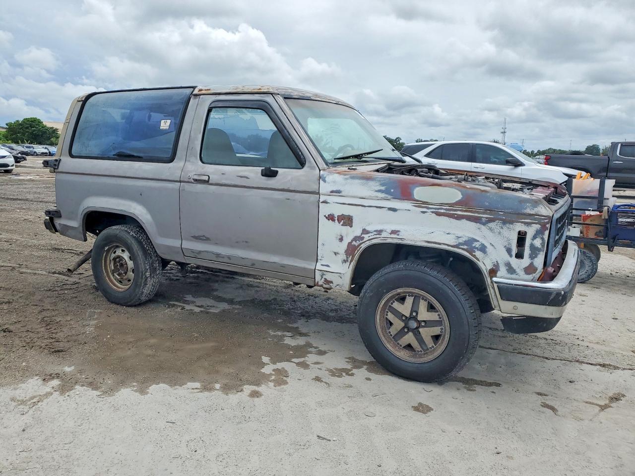1989 Ford Bronco Ii Желто-коричневый vin: 1FMCU12T9KUC40654