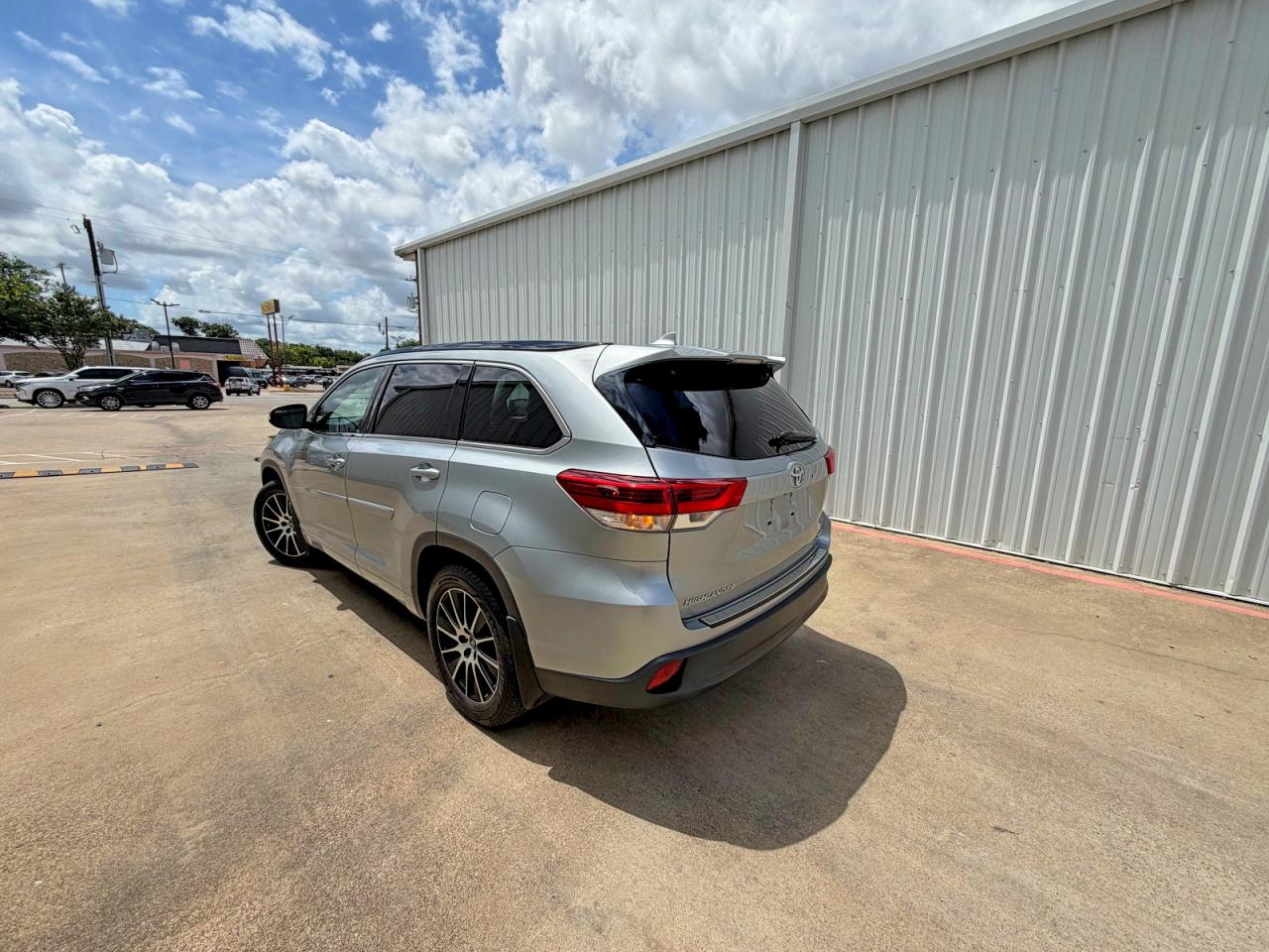 2017 Toyota Highlander Se Silver vin: 5TDJZRFH0HS508358
