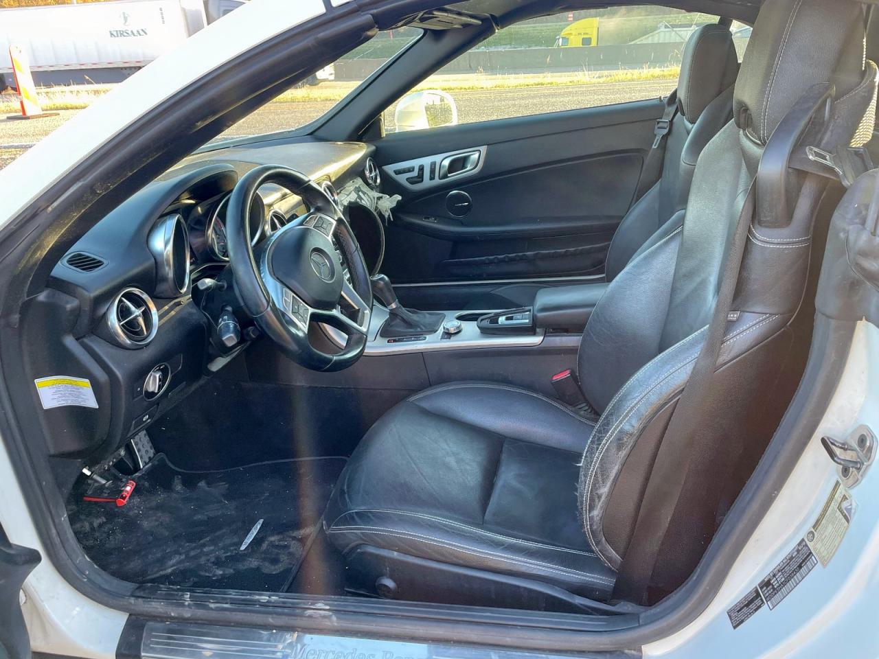 2012 Mercedes-benz Slk 350 White vin: WDDPK5HA1CF038430
