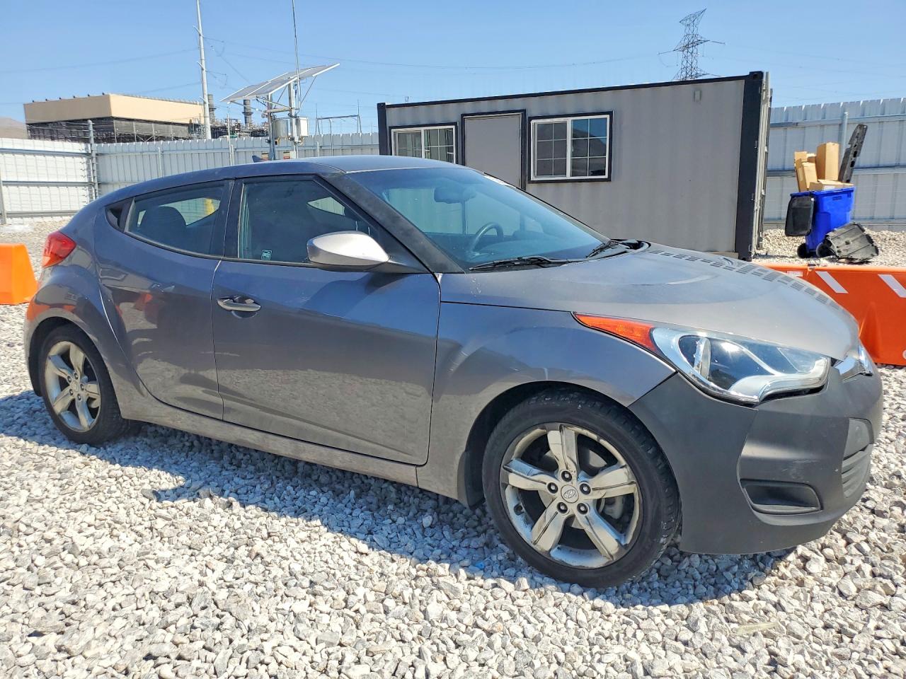 2013 Hyundai Veloster Base Gray vin: KMHTC6AD4DU170154